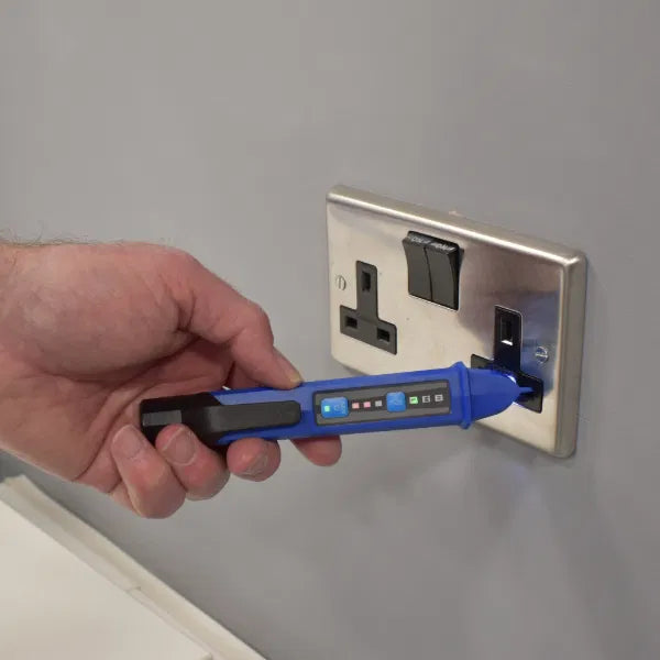 The Essentials Bundle (Trappex Right Angled Flue Gas Analyser Probe Adaptor & Arctic Hayes Non-Contact Voltage Indicator)